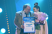 Энже Эхметзянова получает Гран-при фестиваля «Факел»