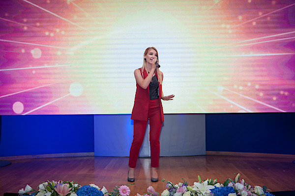 Анна Неверова
