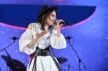 Полина Мосолова с песней «Nothing breaks like a heart», Газпром добыча Ямбург