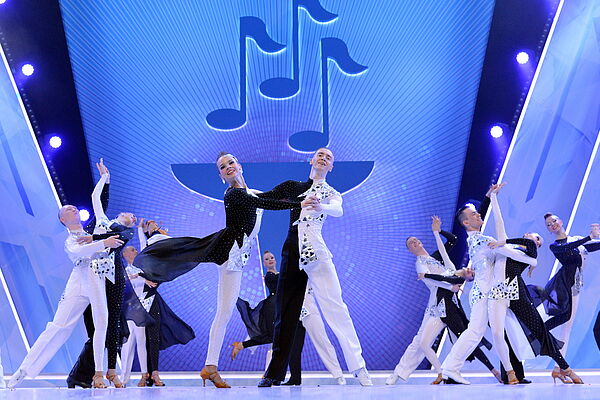 Комедия жалаңаш қыздар мен жігіттер