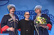 Председатель жюри Александра Пермякова и Вокальный ансамбль «Голоса Полесья», Газпром трансгаз Беларусь, 3 место в номинации «Вокал народный»