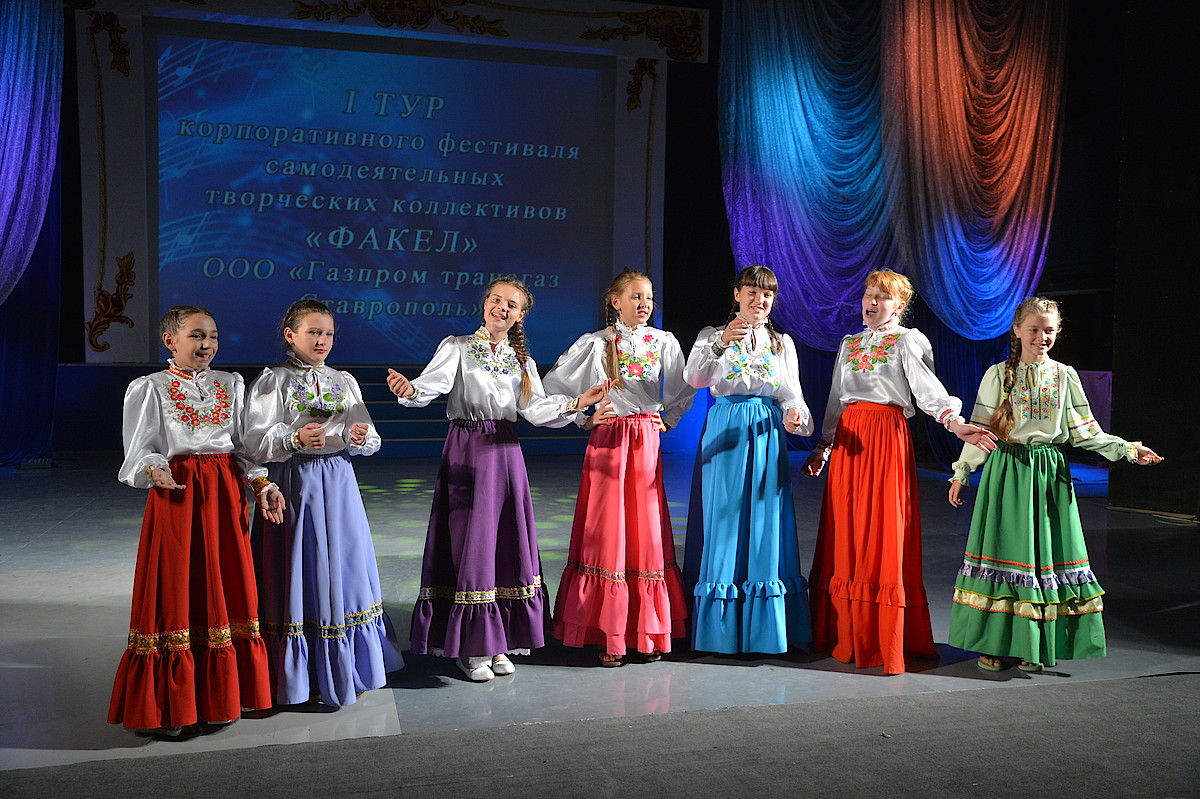 костюмы для детского вокального ансамбля. вокальный ансамбль слушать. народный вокальный ансамбль. костюмы для вокальной группы женщин. вокалистки бэк вокала.