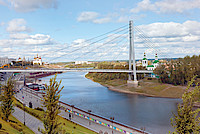 Мост влюбленных в Тюмени соединяет не только два берега реки Тура, но и сердца