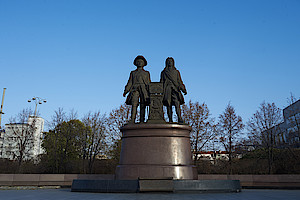Памятник отцам-основателям города Екатеринбурга ВасилиюТатищеву и Вильгельму де Генину
